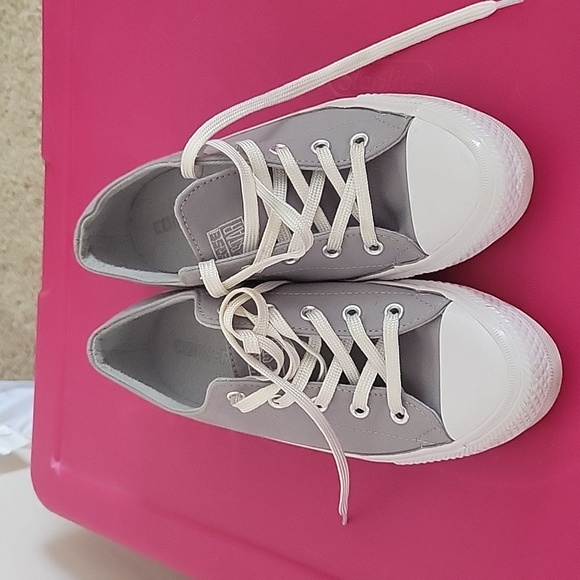 Converse - Picture 2 of 3